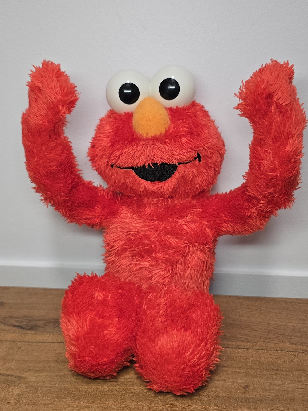 Sesame Street Peekaboo Elmo Plush Toy - Red - Classic Character 2013.